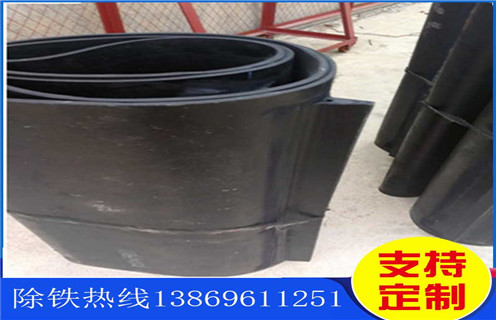 除鐵器皮帶，湖北除鐵器專用皮帶叫什么_浙江皮帶式除鐵器訂制跑偏原因及如何調(diào)_刮板價(jià)格